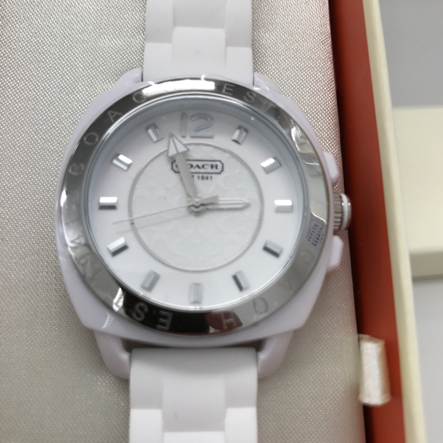 COACH(コーチ)の新品☆COACH☆ボーイフレンドラバーストラップウオッチ☆ホワイト レディースのファッション小物(腕時計)の商品写真