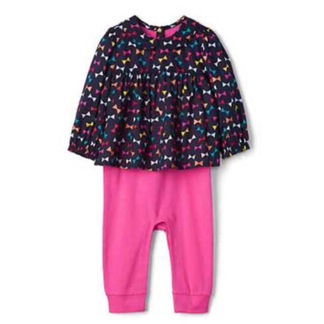 babyGAP(ベビーギャップ)のリボン柄Xピンク 長袖ロンパース 70cm キッズ/ベビー/マタニティのベビー服(~85cm)(ロンパース)の商品写真