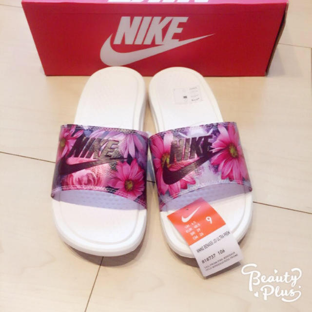 限定値下げ!新品未使用 NIKEナイキ プレミア花柄ベナッシサンダル 白