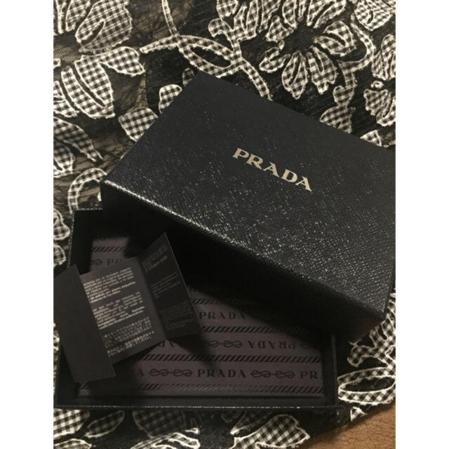 PRADA(プラダ)の【正規品】美品PRADA ロボット キーホルダー💕 レディースのファッション小物(キーホルダー)の商品写真