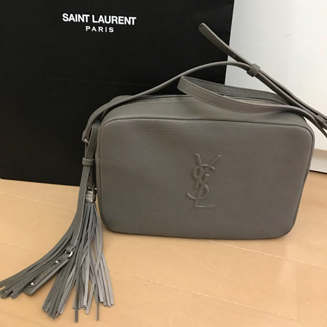 Saint Laurent(サンローラン)のサンローラン  新品未使用  ショルダーバッグ  グレー☆ レディースのバッグ(ショルダーバッグ)の商品写真