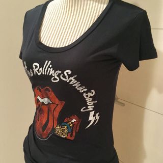 ローズバッド(ROSE BUD)の格安‼️です╰(*´︶`*)╯♡  ローリングストーンズのロングTシャツ。 (Tシャツ(半袖/袖なし))