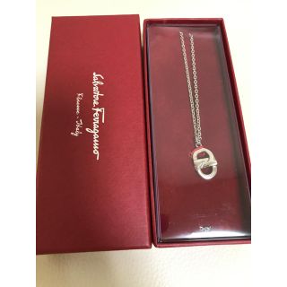 サルヴァトーレフェラガモ(Salvatore Ferragamo)の新品未使用！フェラガモネックレス(ネックレス)