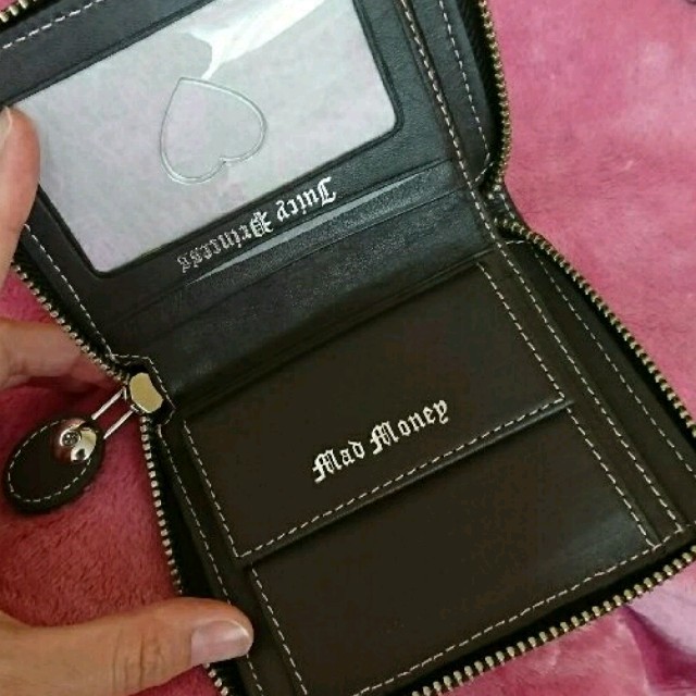 Juicy Couture(ジューシークチュール)のヤスピー様専用ジューシークチュール☆二つ折り財布 レディースのファッション小物(財布)の商品写真