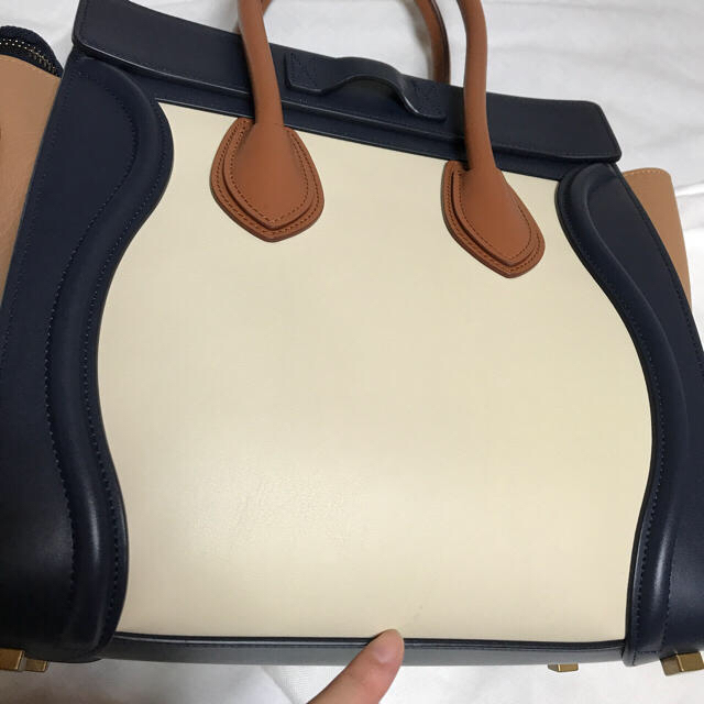 celine(セリーヌ)の大幅値下げ！美品 レアカラー セリーヌ ラゲージ マイクロ 正規品 レディースのバッグ(ハンドバッグ)の商品写真