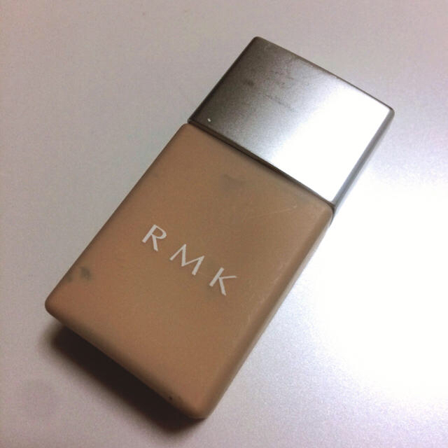 RMK(アールエムケー)の【美品】RMK UV リクイドファンデーション 101 コスメ/美容のベースメイク/化粧品(ファンデーション)の商品写真