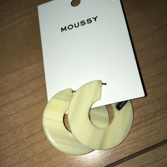 moussy(マウジー)のSHELL TONE HOOP EARRINGS  moussy フープピアス  レディースのアクセサリー(ピアス)の商品写真