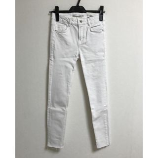 ザラ(ZARA)の新品！ZARA スキニーデニム ホワイト(スキニーパンツ)