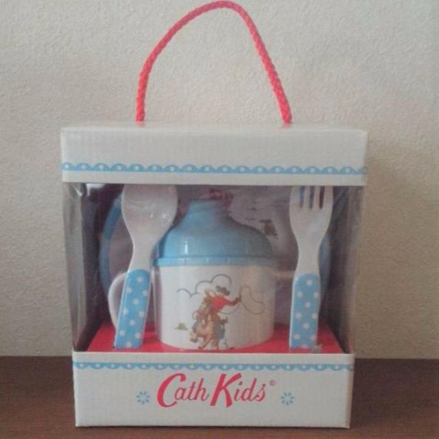 Cath Kidston(キャスキッドソン)のキャスキッドソン　ナーサリー　カウボーイ　ベビー用食器ギフト　4点セット キッズ/ベビー/マタニティの授乳/お食事用品(離乳食器セット)の商品写真