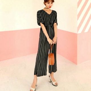 ザラ(ZARA)の売切値下げ！１点のみ！新品🖤バックリボンストライプオールインワン(オールインワン)