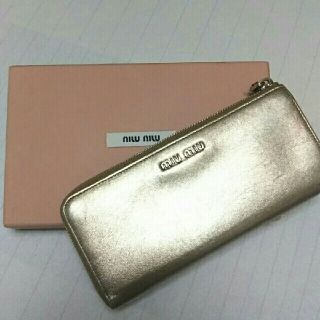 ミュウミュウ(miumiu)の【正規品】miumiu りぼん長財布(財布)