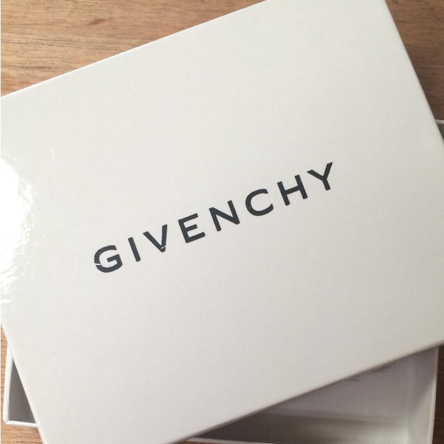 GIVENCHY(ジバンシィ)のジバンシー 携帯灰皿 メンズのファッション小物(タバコグッズ)の商品写真