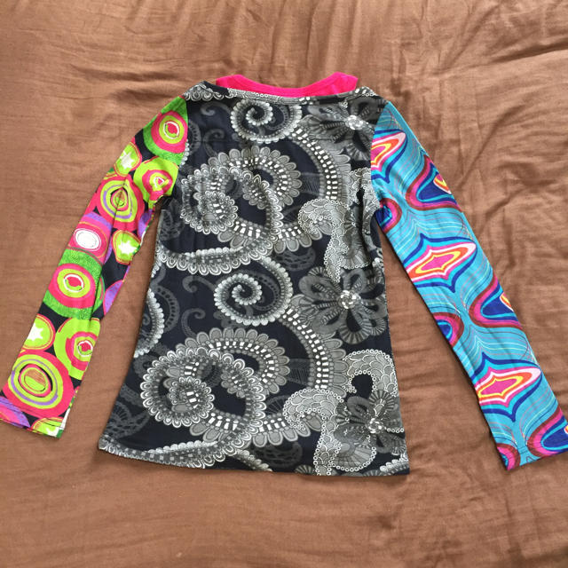 DESIGUAL(デシグアル)のデシグアル キッズ 未使用 ロンT キッズ/ベビー/マタニティのキッズ服女の子用(90cm~)(Tシャツ/カットソー)の商品写真