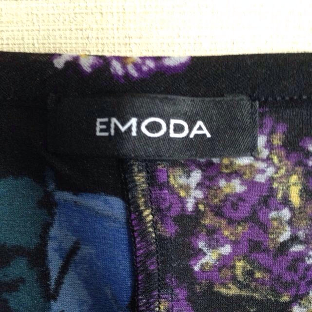 EMODA(エモダ)の花柄バットスタイルトップス レディースのトップス(シャツ/ブラウス(長袖/七分))の商品写真