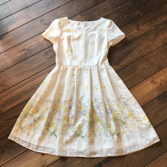 *Debut de Fiore* 花柄ワンピース