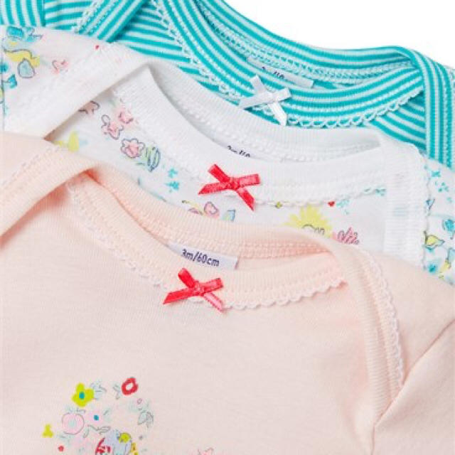 PETIT BATEAU(プチバトー)のsale☆12M プチバトー ＰＴＶプリント半袖ボディ3枚組 グリーン キッズ/ベビー/マタニティのベビー服(~85cm)(肌着/下着)の商品写真