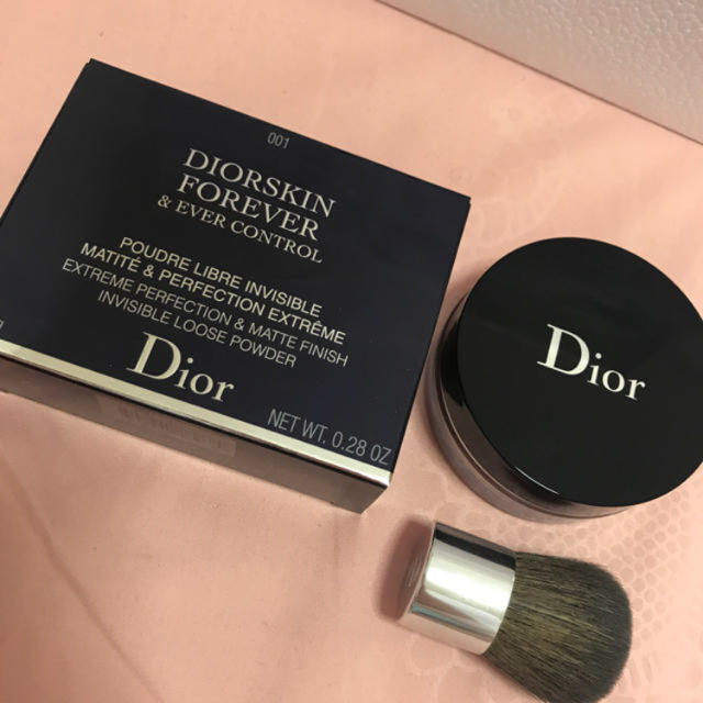 Christian Dior(クリスチャンディオール)のDIOR LOOSE POWDER 001 コスメ/美容のベースメイク/化粧品(フェイスパウダー)の商品写真