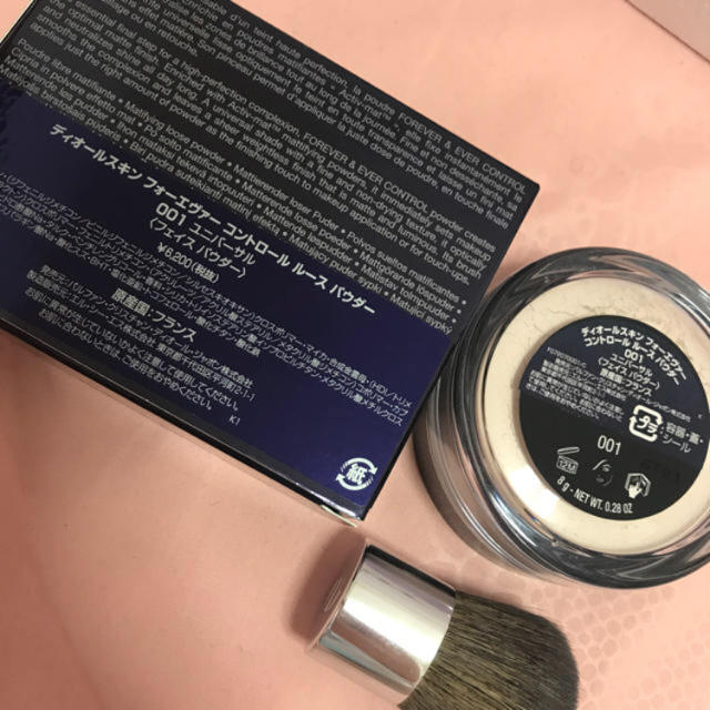 Christian Dior(クリスチャンディオール)のDIOR LOOSE POWDER 001 コスメ/美容のベースメイク/化粧品(フェイスパウダー)の商品写真