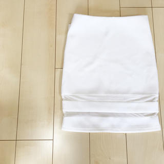 エイチアンドエム(H&M)の白のシースルースカート(ひざ丈スカート)