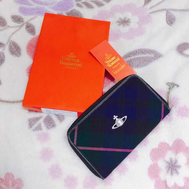 Vivienne Westwood(ヴィヴィアンウエストウッド)のほしやん様 専用 Vivienne財布 レディースのファッション小物(財布)の商品写真