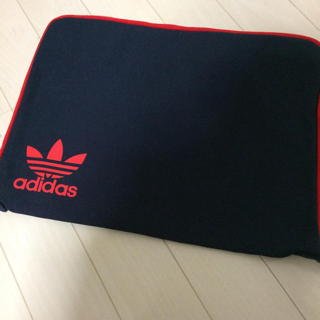 【新品】adidasクラッチバッグ メンズのバッグ(セカンドバッグ/クラッチバッグ)の商品写真