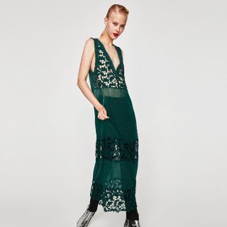 ザラ(ZARA)の8月末までの出品❗️大人気完売❗️ZARA 新品 ロング丈レースワンピース(ロングワンピース/マキシワンピース)