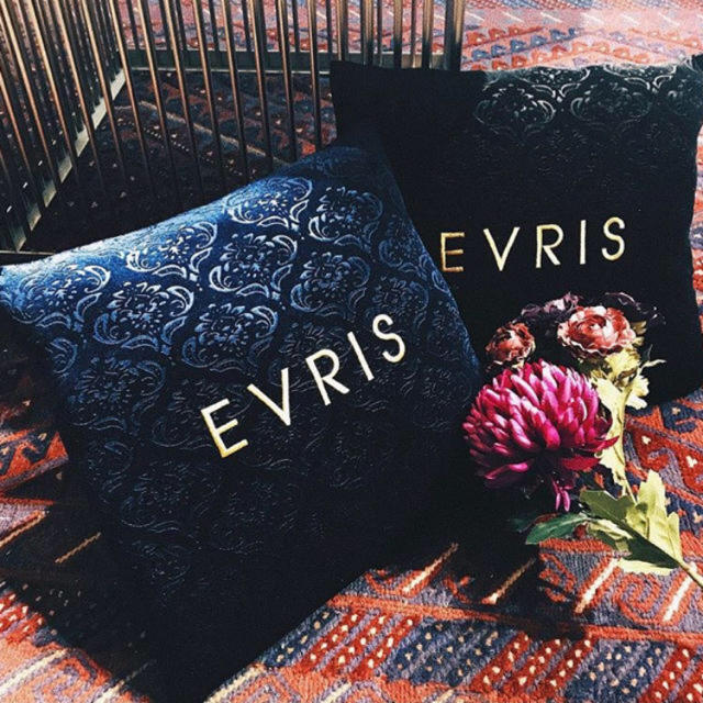 EVRIS(エヴリス)のEvris クッション インテリア/住まい/日用品のインテリア小物(クッション)の商品写真
