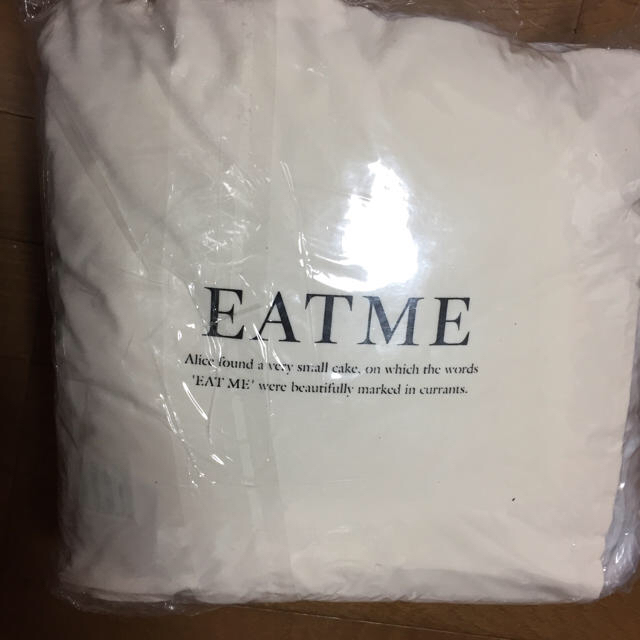 EATME(イートミー)のや様専用‼︎EATME☆ロゴクッション☆新品未使用 インテリア/住まい/日用品のインテリア小物(クッション)の商品写真