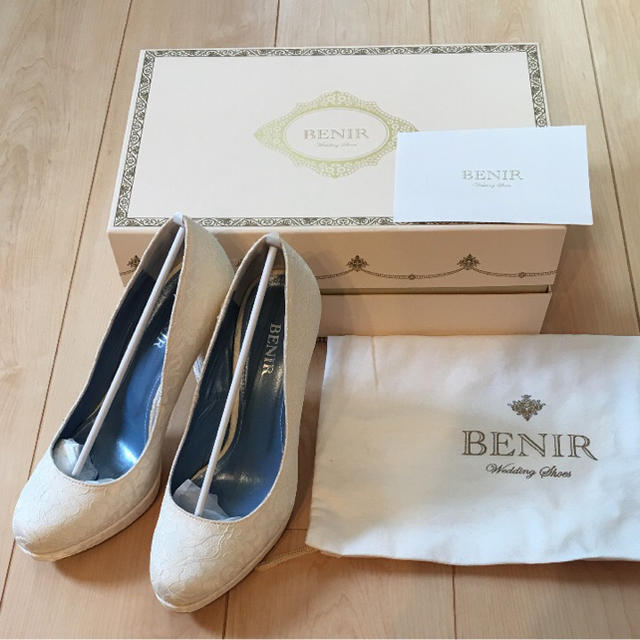 【なっちゃん様専用】ベニル BENIR ウェディングシューズ 36 レディースの靴/シューズ(ハイヒール/パンプス)の商品写真