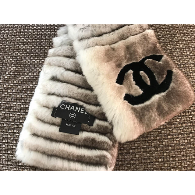 CHANEL(シャネル)の専用♡CHANEL オリラグ ファーマフラー グレー レディースのファッション小物(マフラー/ショール)の商品写真