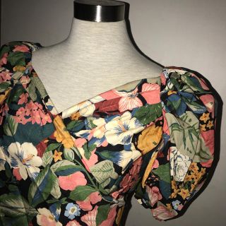 ザラ(ZARA)のZARA 花柄 パフスリーブ ブラウス(シャツ/ブラウス(半袖/袖なし))