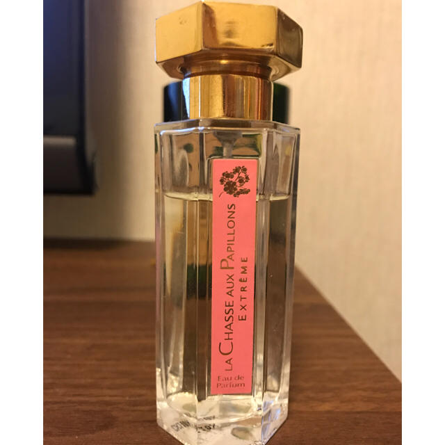 L'Artisan Parfumeur(ラルチザンパフューム)の超お得！フランス🇫🇷のラルチザン シャッセ オ パピオン エクストリーム🦋 コスメ/美容の香水(香水(女性用))の商品写真