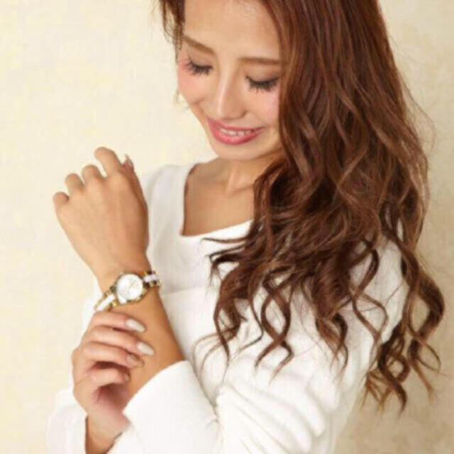 rienda(リエンダ)のrienda ゴールドメタルFクロノウオッチ  レディースのファッション小物(腕時計)の商品写真