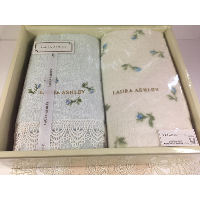 LAURA ASHLEY(ローラアシュレイ)の新品☆LAURA ASHELYの フェイスタオル 2枚 セット(*´∨`*)ﾉ インテリア/住まい/日用品の日用品/生活雑貨/旅行(タオル/バス用品)の商品写真