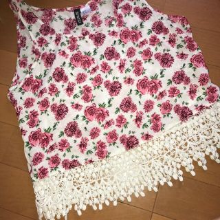 エイチアンドエム(H&M)の下のレース部分が可愛い！花柄 タンクトップ (タンクトップ)