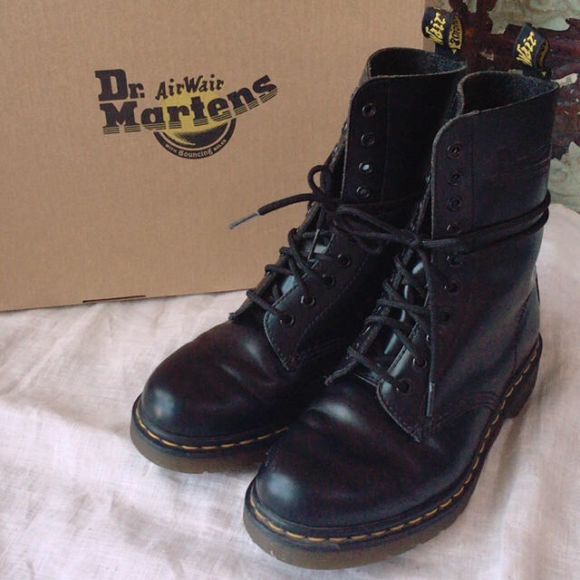 Dr.Martens(ドクターマーチン)のDr.Martens black UK 10ホール レディースの靴/シューズ(ローファー/革靴)の商品写真