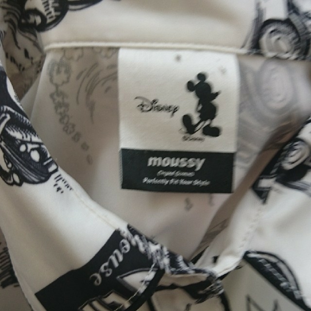 moussy(マウジー)のMOUSSY    ミッキーシャツ   コラボ レディースのトップス(シャツ/ブラウス(長袖/七分))の商品写真