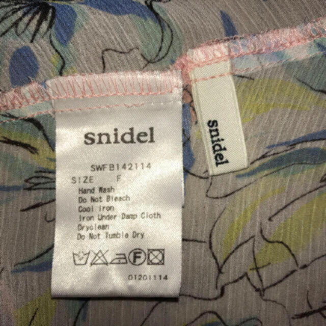 SNIDEL(スナイデル)のsnidel スナイデル 花柄トップス ピンク レディースのトップス(キャミソール)の商品写真