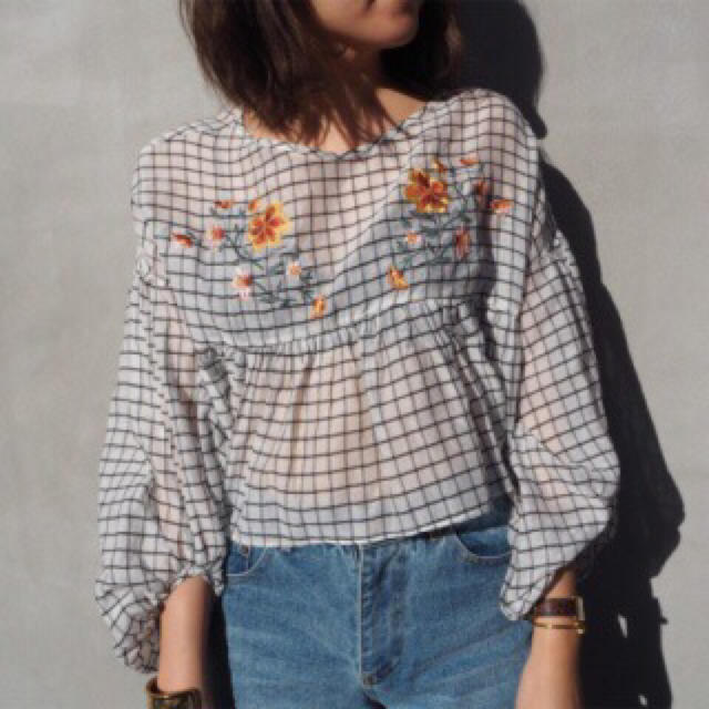 Embroidery Flare Blouse 3