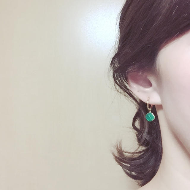 再販です！グリーンオニキスフープイヤリングor14kgfフックピアス♡天然石♡ ハンドメイドのアクセサリー(ピアス)の商品写真