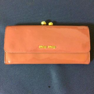 ミュウミュウ(miumiu)のミュウミュウ エナメル ガマ口 お財布(長財布)