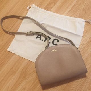 アーペーセー(A.P.C)のnicoさまa.p.c ハーフムーンバッグ ベージュ APC アーペーセー (ショルダーバッグ)