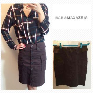 ビーシービージーマックスアズリア(BCBGMAXAZRIA)のBCBG TOTHEMAX前ボタンカーゴスカート0(ひざ丈スカート)