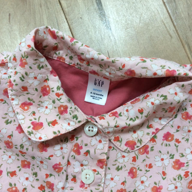 GAP(ギャップ)のGAP 花柄 ワンピース mino キッズ/ベビー/マタニティのベビー服(~85cm)(ワンピース)の商品写真