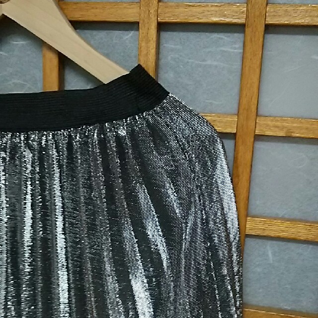 シルバー☆ミモレ丈ラメプリーツスカート☆ レディースのスカート(ひざ丈スカート)の商品写真