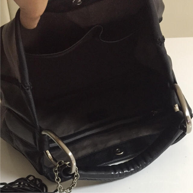 SAZABY(サザビー)の未使用に近い☆サザビー エートート 32,400円 黒 牛革バッグ レディースのバッグ(ハンドバッグ)の商品写真