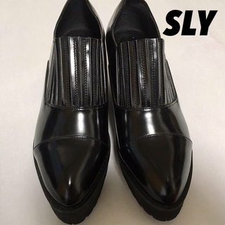 スライ(SLY)の【期間限定】SLY ローファー & ツモリチサト パンツ(ローファー/革靴)