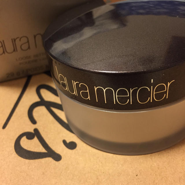 laura mercier(ローラメルシエ)のローラメルシエ ルースセッティングパウダー #トランスルーセント コスメ/美容のベースメイク/化粧品(フェイスパウダー)の商品写真