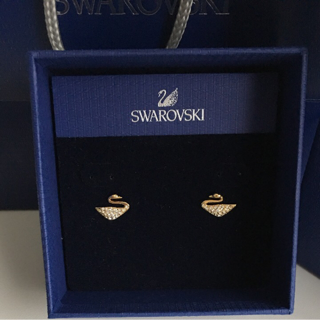 SWAROVSKI(スワロフスキー)のスワロフスキー スワン ピアス レディースのアクセサリー(ピアス)の商品写真