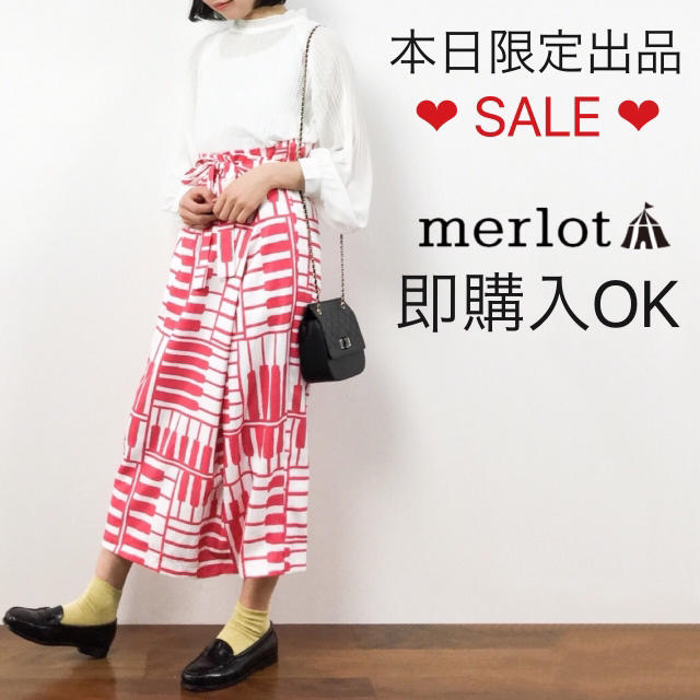 merlot(メルロー)のメルロー ピアノストライプスカート レッド レディースのスカート(ロングスカート)の商品写真